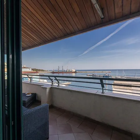 Marina Sea View Apartment Balchik